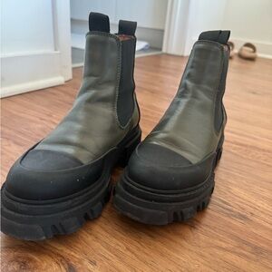 Ganni green chelsea boots size 38 great condition rarely worn!